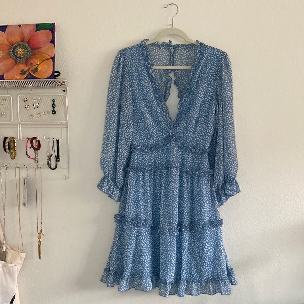 Low V-neck Floral Tiered Dress Blue size Small